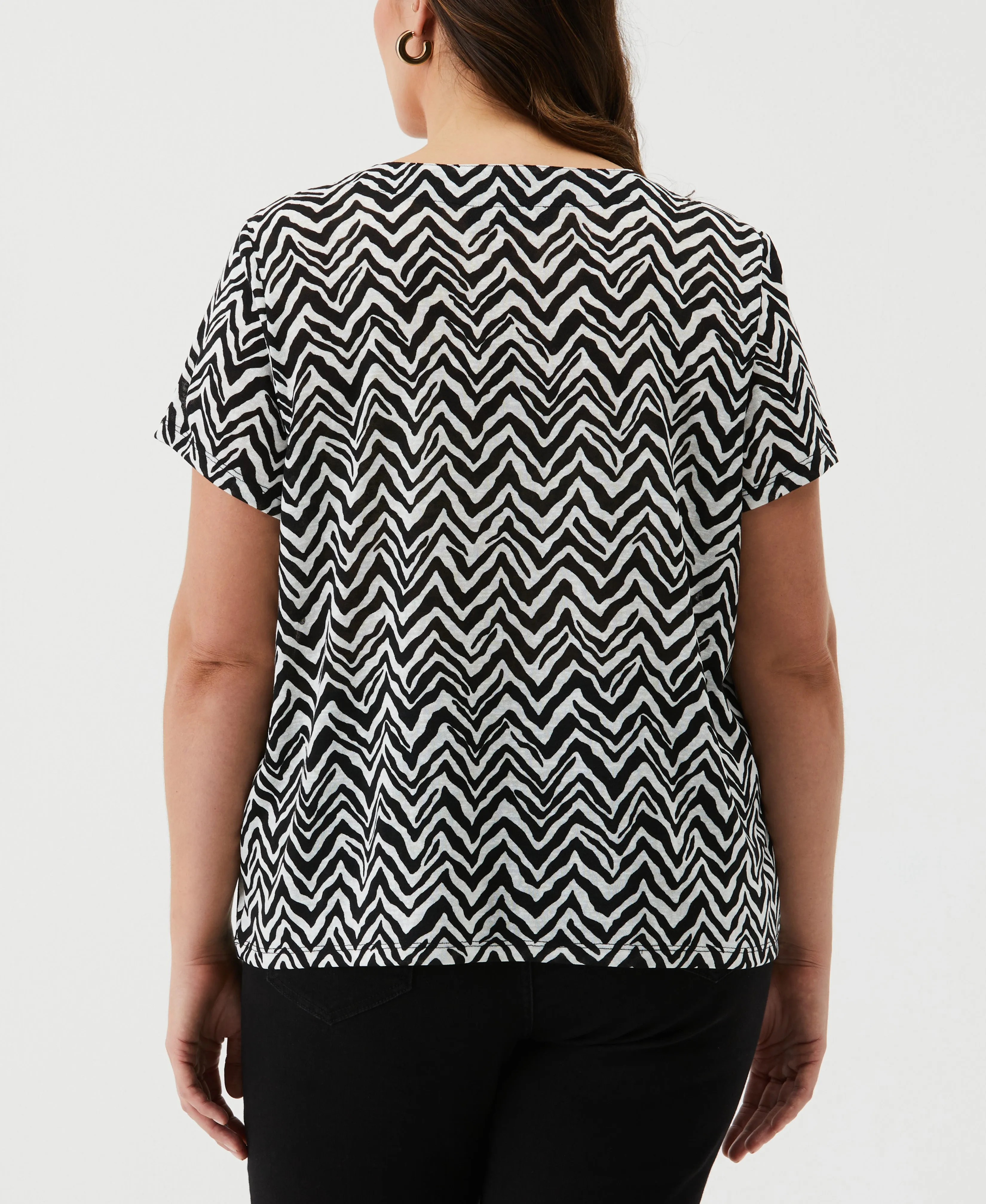 Plus Size Chevron Print Lace-Up Tee