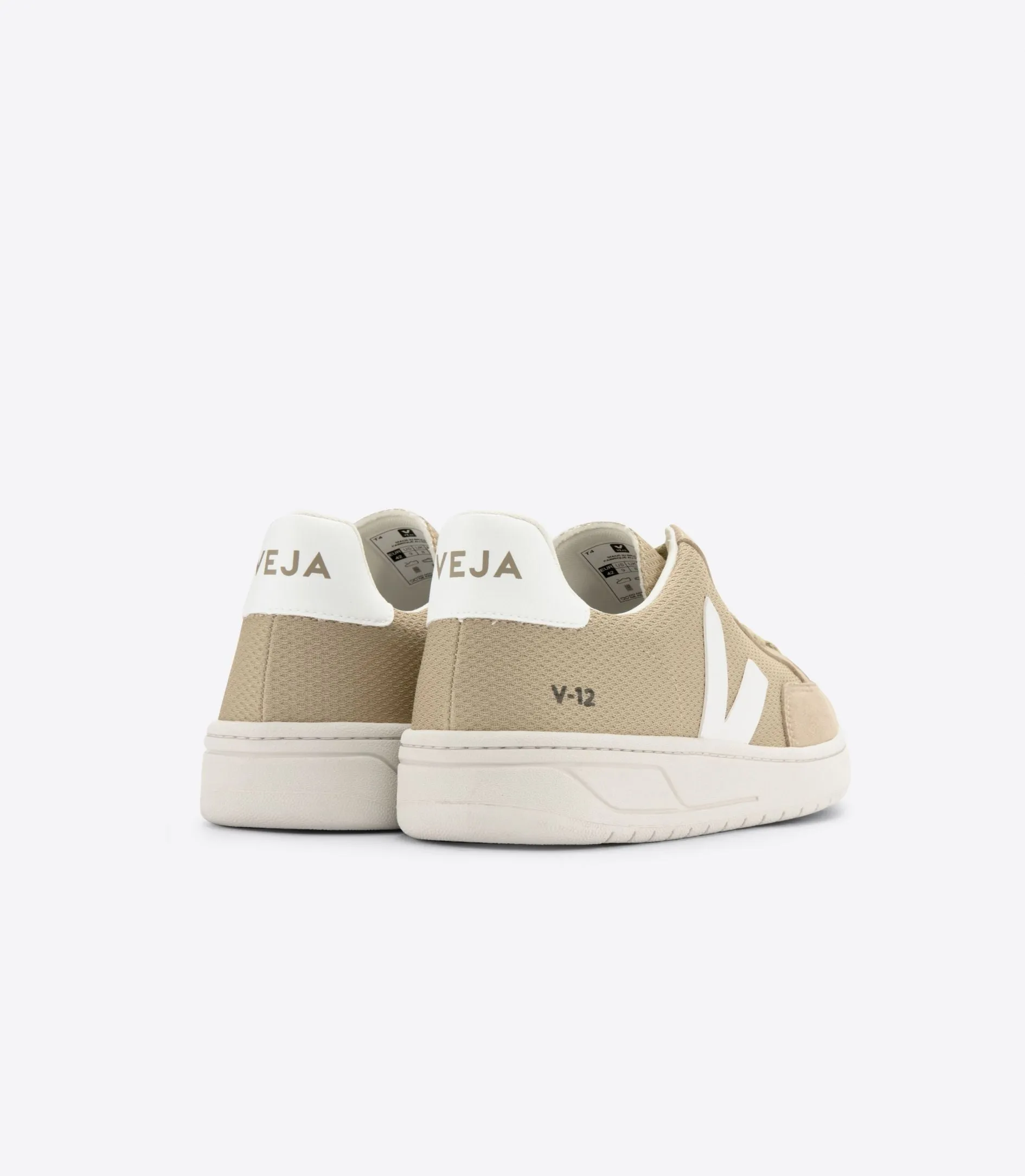Veja - V-12 Alveomesh in Dune White
